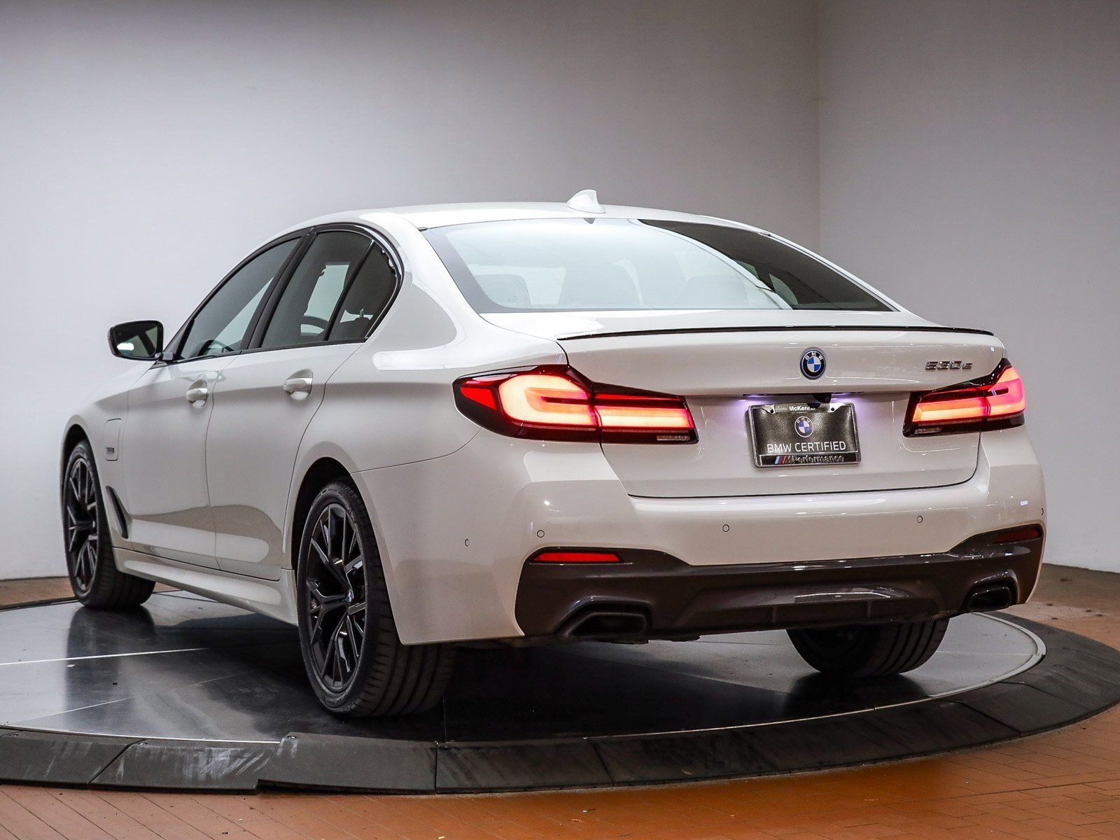 Certified 2023 BMW 530e w/ M Sport Package image 9