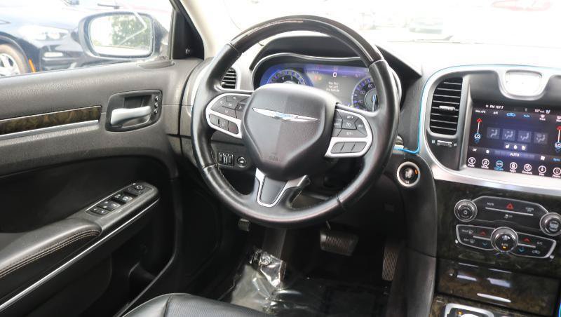Used 2017 Chrysler 300 C RWD image 23