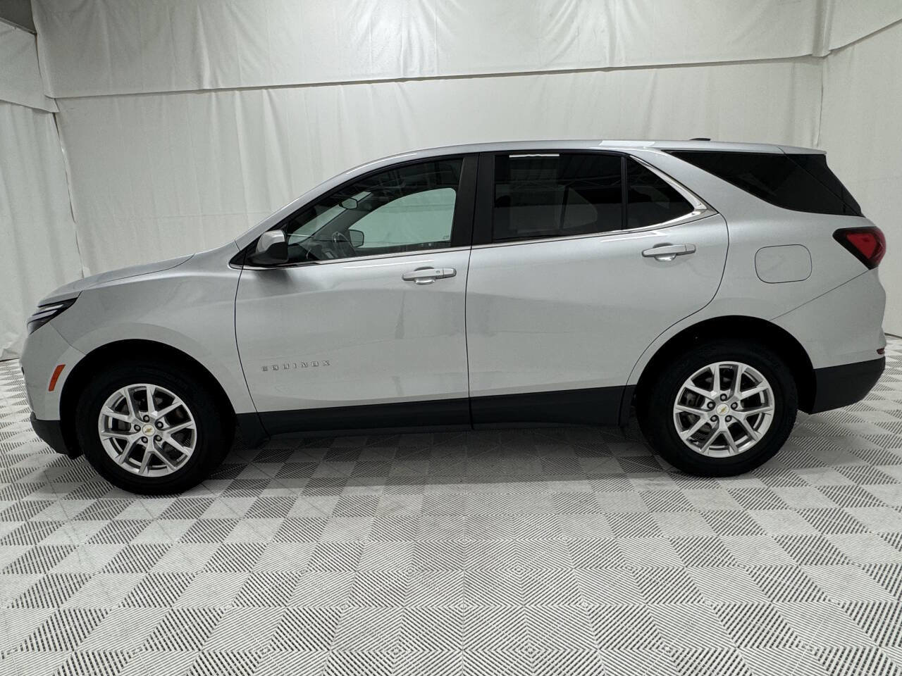 Used 2022 Chevrolet Equinox LT w/ Driver Convenience Package image 7