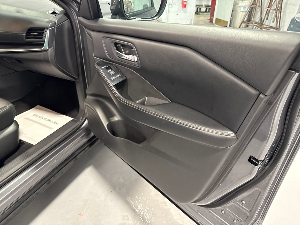 Used 2024 Nissan Rogue SV AWD/4WD image 32