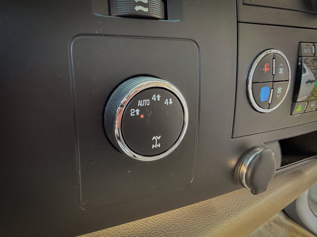 Used 2011 GMC Sierra 1500 4x4 Crew Cab Hybrid image 16