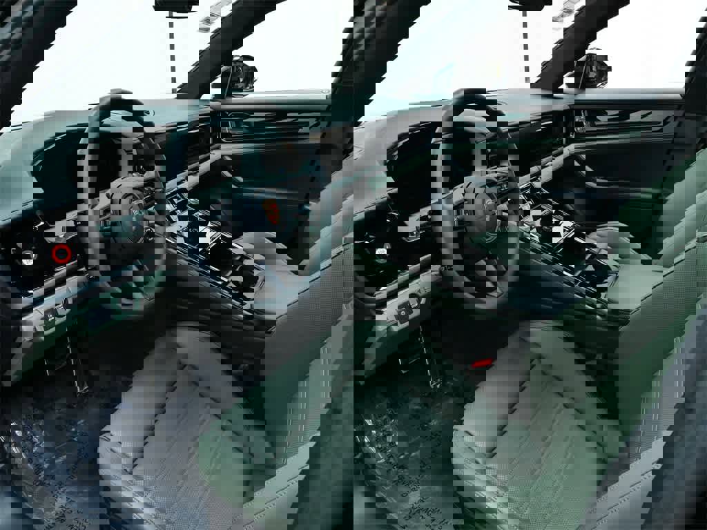New 2025 Porsche Panamera 4 image 4