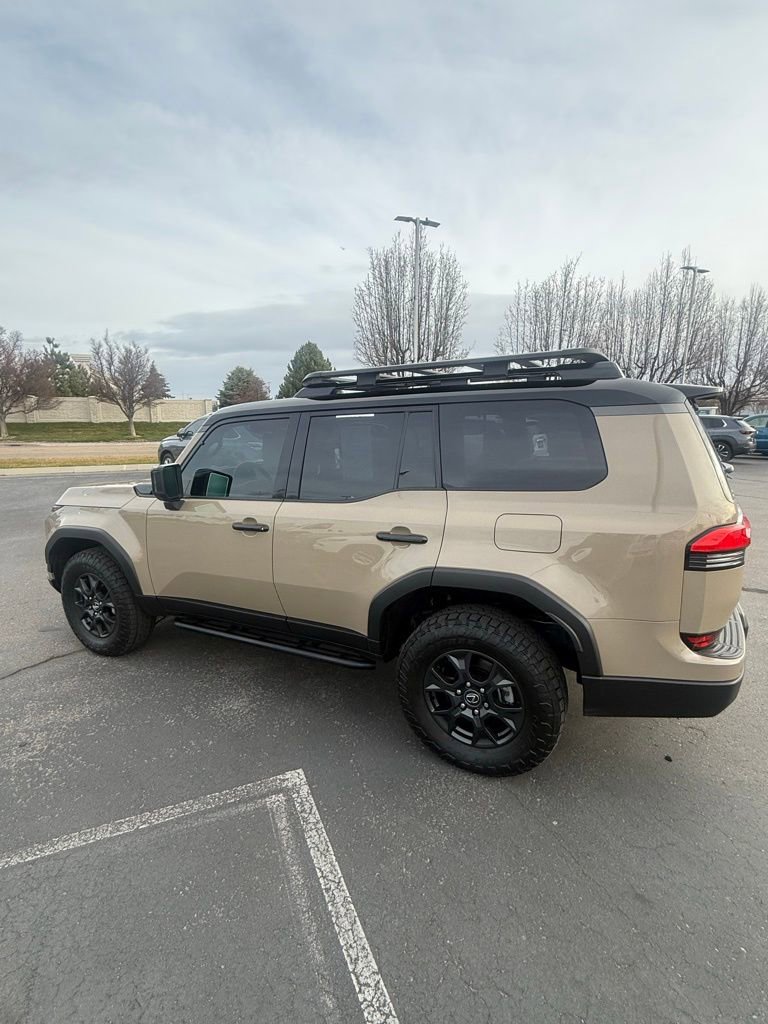 Used 2024 Lexus GX 550 image 3