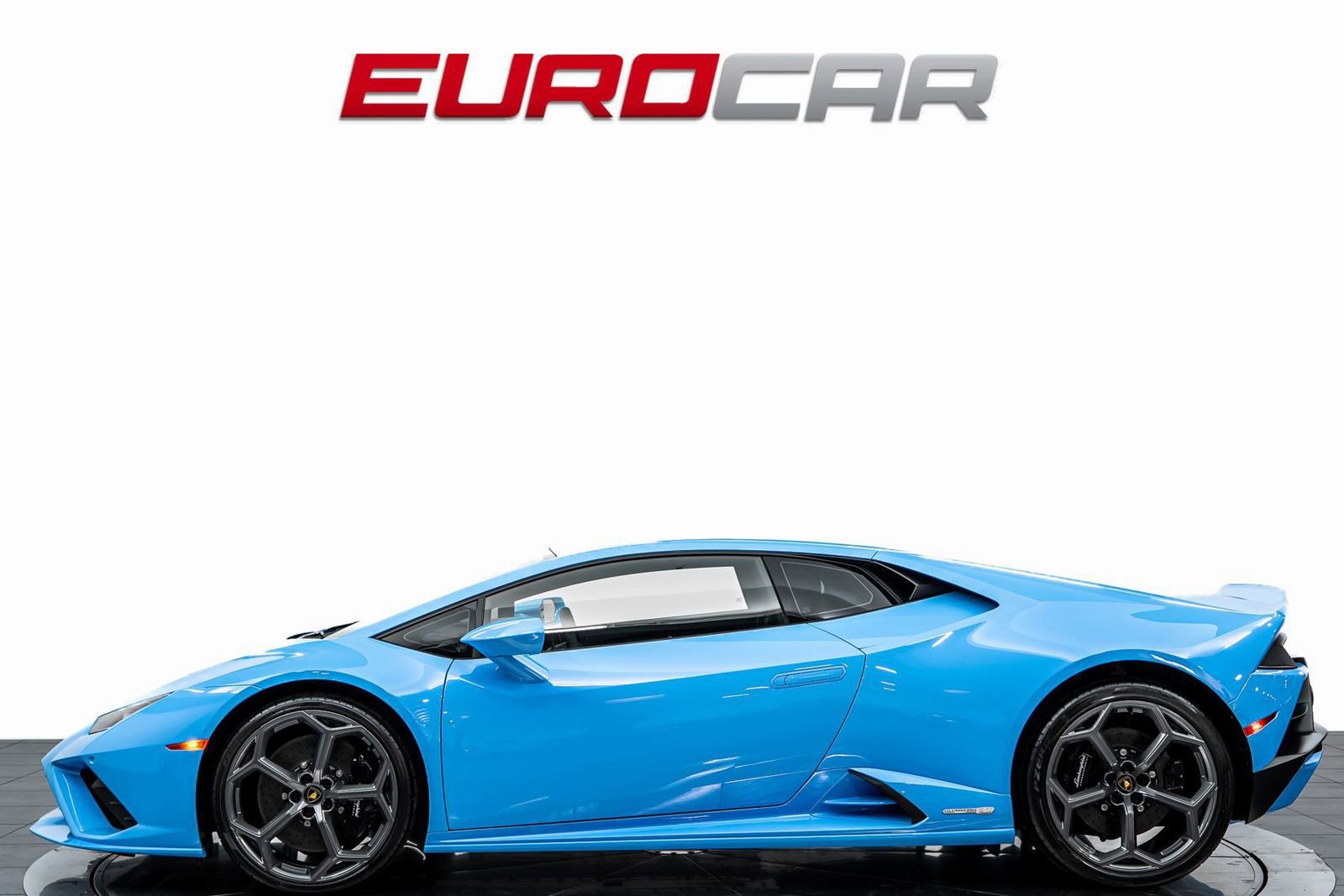 Used 2023 Lamborghini Huracan EVO image 2