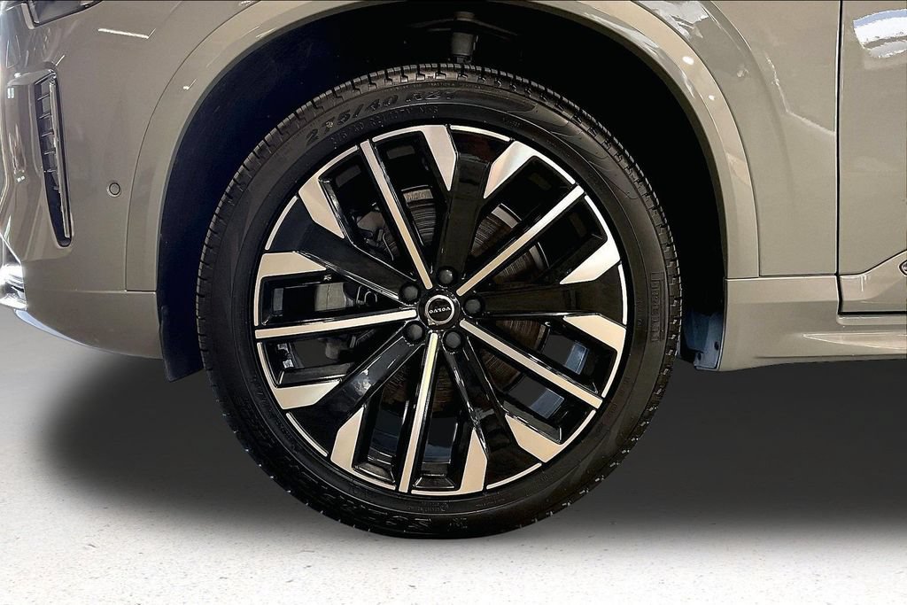 Used 2026 Volvo XC90 B6 Plus w/ Protection Package AWD/4WD image 36