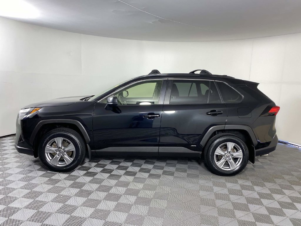 Used 2023 Toyota RAV4 LE AWD/4WD image 5