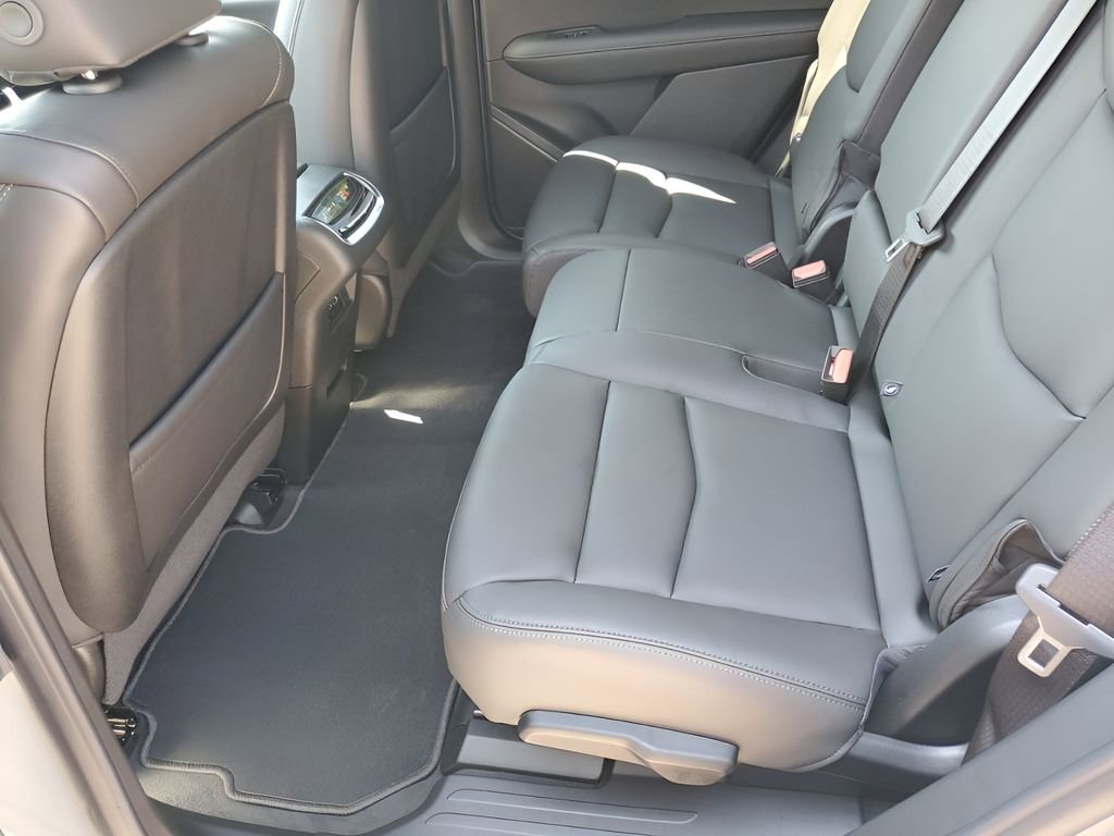 New 2025 Cadillac XT6 Luxury image 21