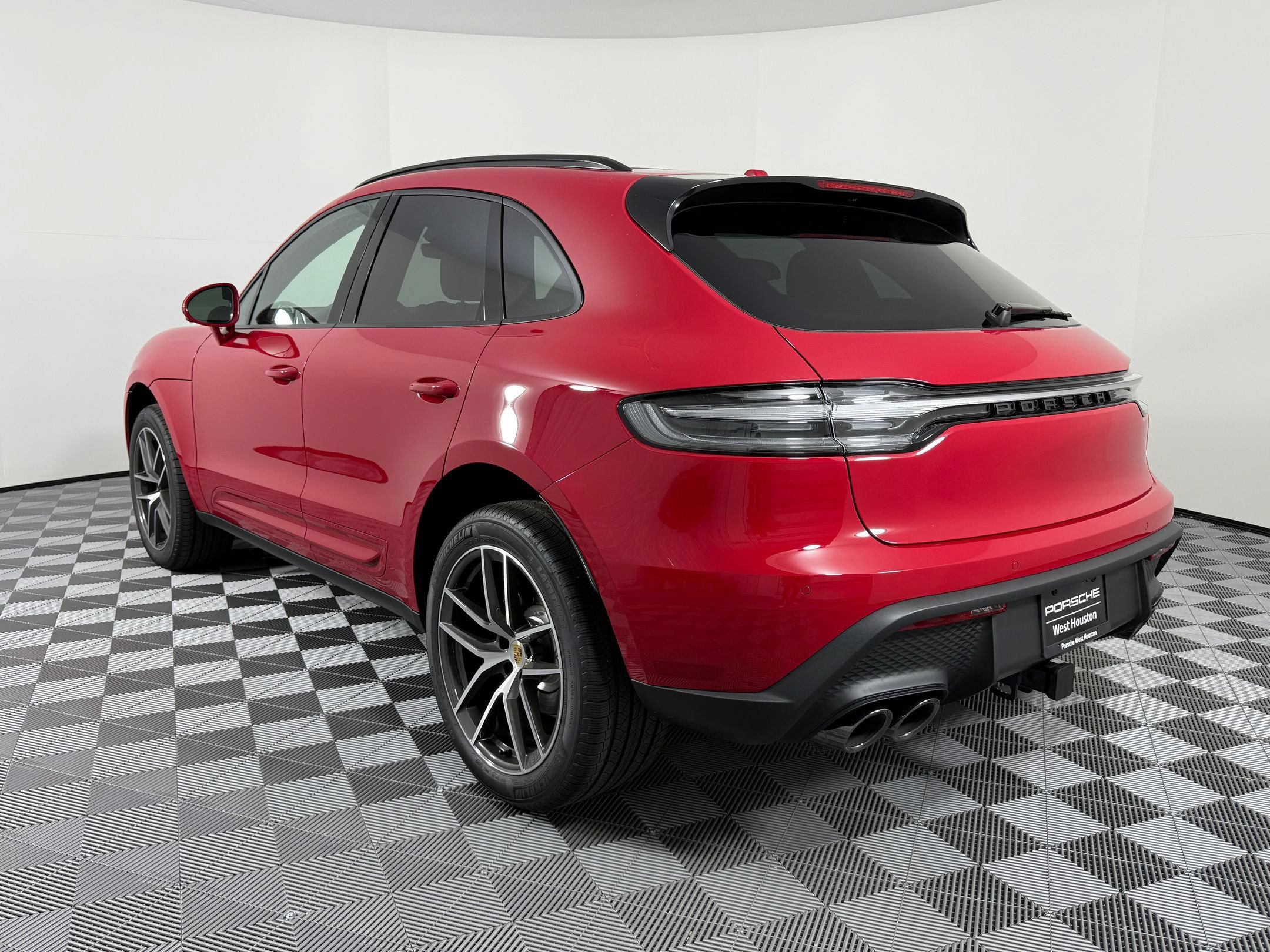 Certified 2026 Porsche Macan AWD/4WD image 3