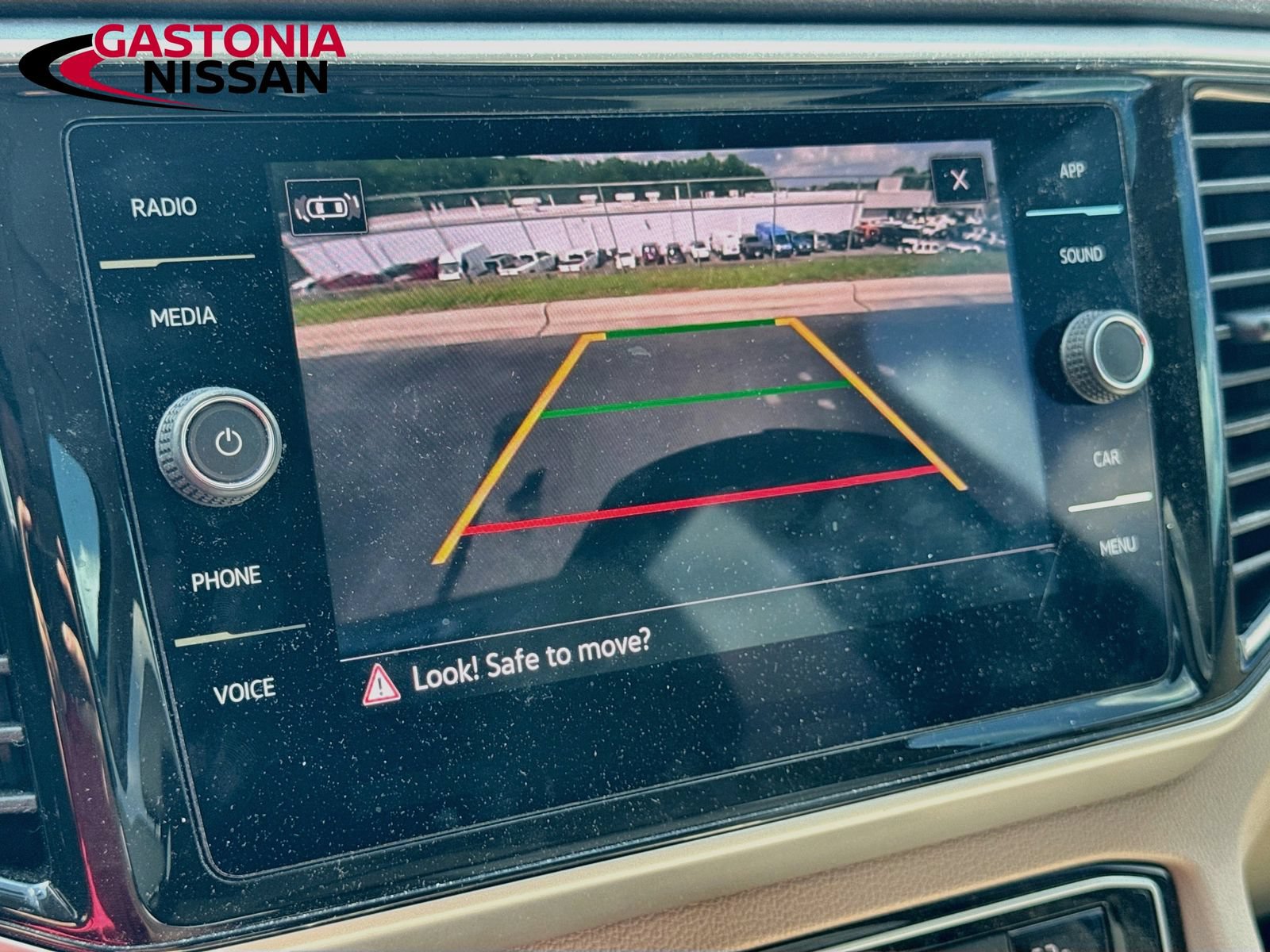 Used 2023 Volkswagen Atlas SE w/ Panoramic Sunroof Package FWD image 17