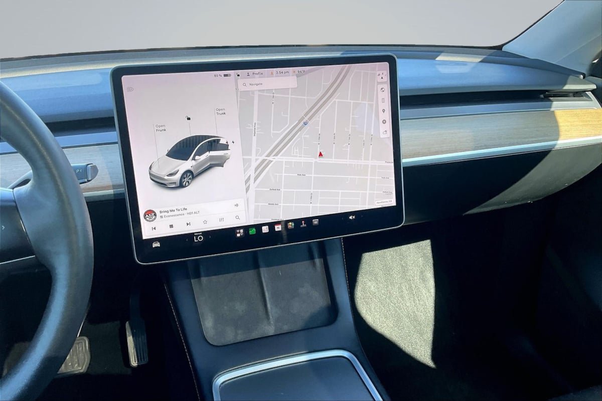 Used 2021 Tesla Model Y Long Range AWD/4WD image 6