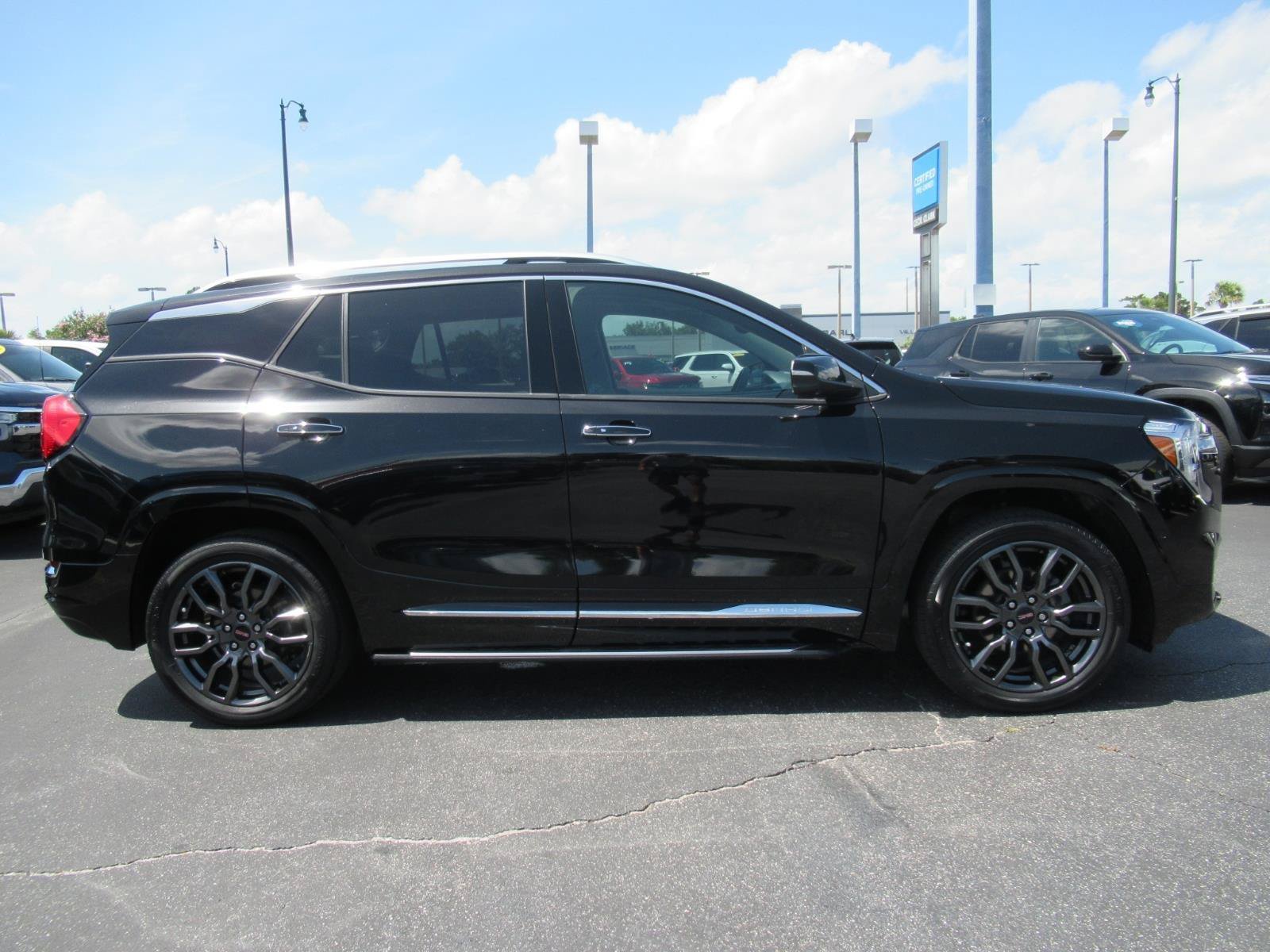 Certified 2024 GMC Terrain Denali w/ Black Diamond Edition AWD/4WD image 4