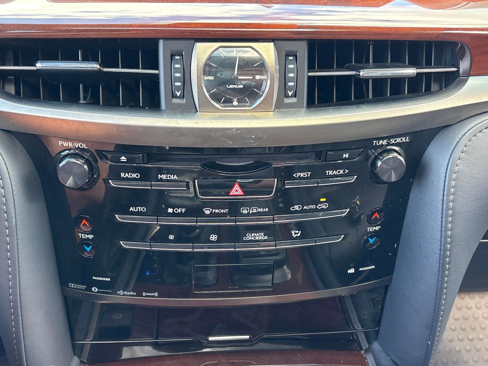 Used 2021 Lexus LX 570 4WD w/ Luxury Package image 29