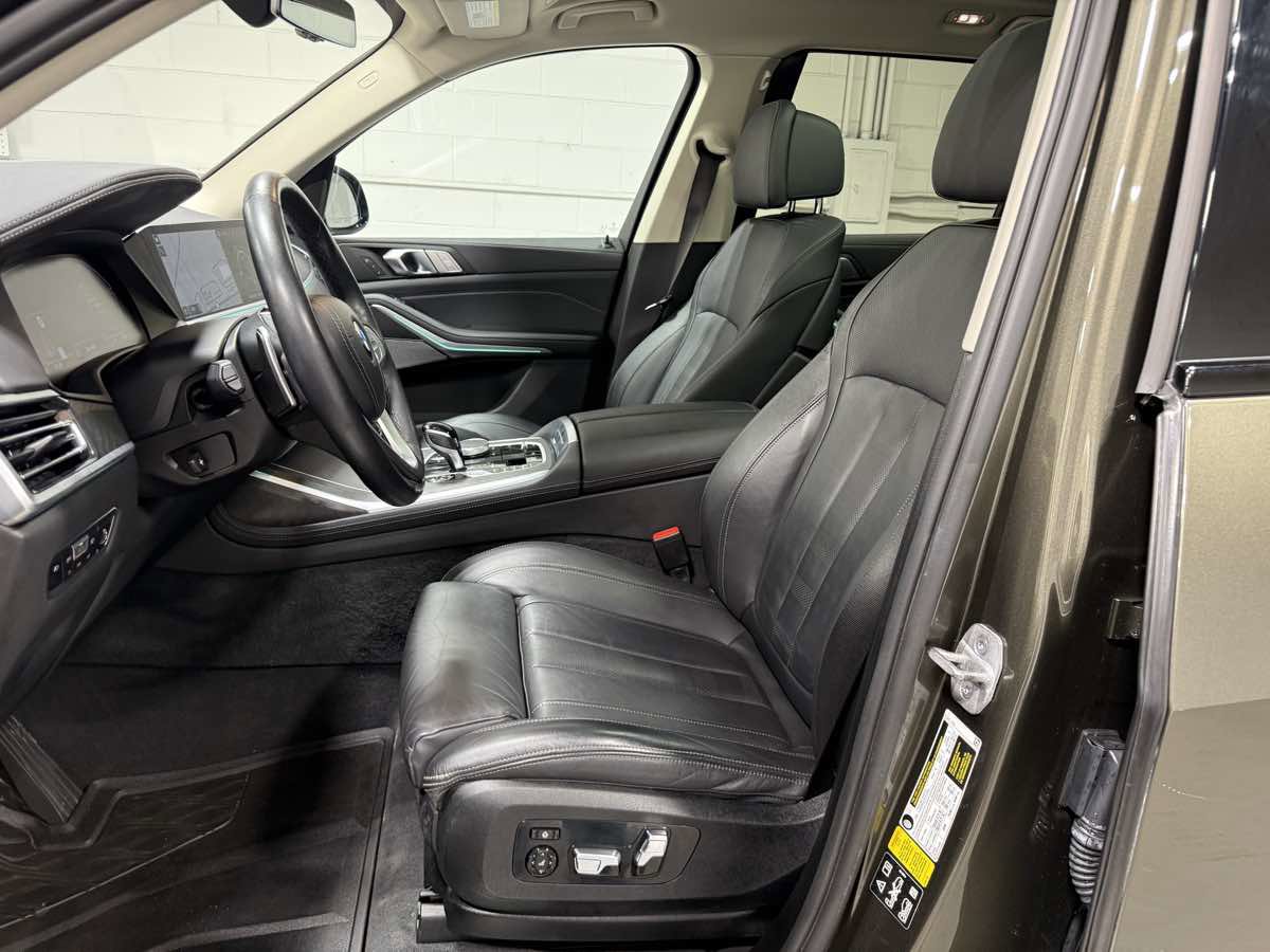 Used 2022 BMW X7 xDrive40i w/ Premium Package image 16