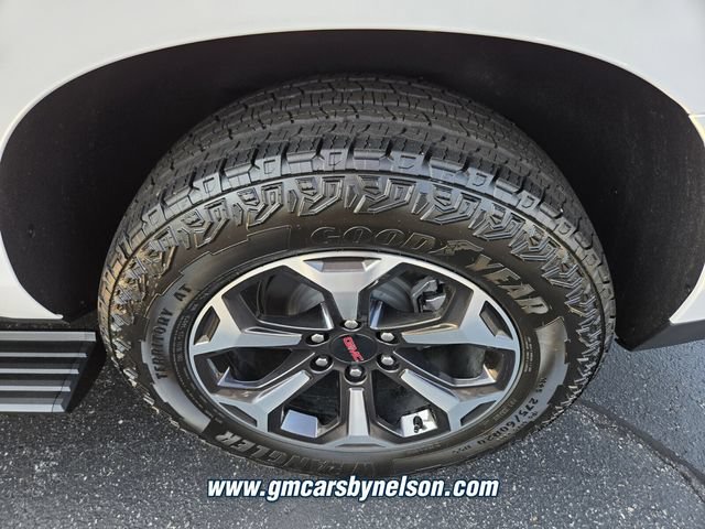 New 2026 GMC Yukon XL AT4 Ultimate w/ LPO, Illumination Package AWD/4WD image 9