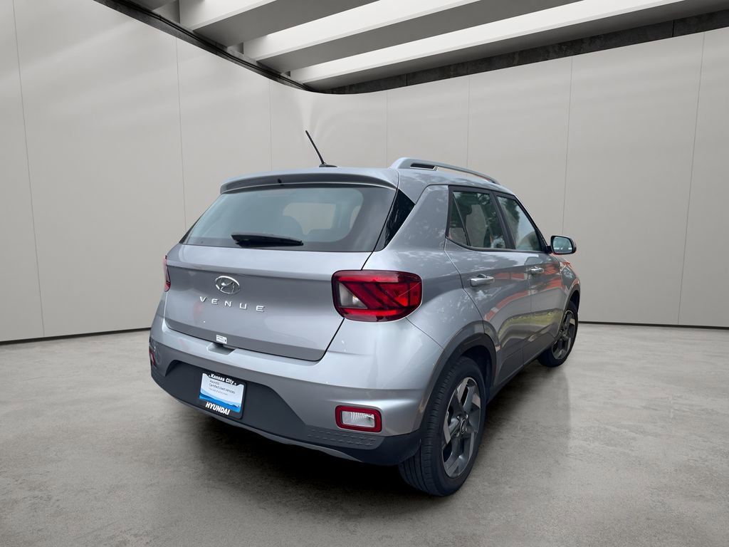 Used 2025 Hyundai Venue SEL image 6