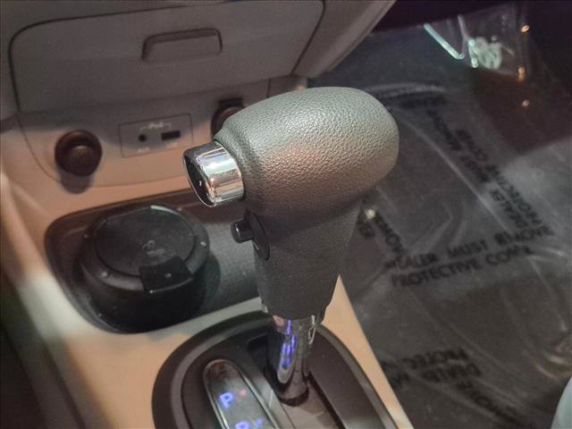 Used 2010 Hyundai Accent GS w/ Premium Pkg 3 FWD image 11