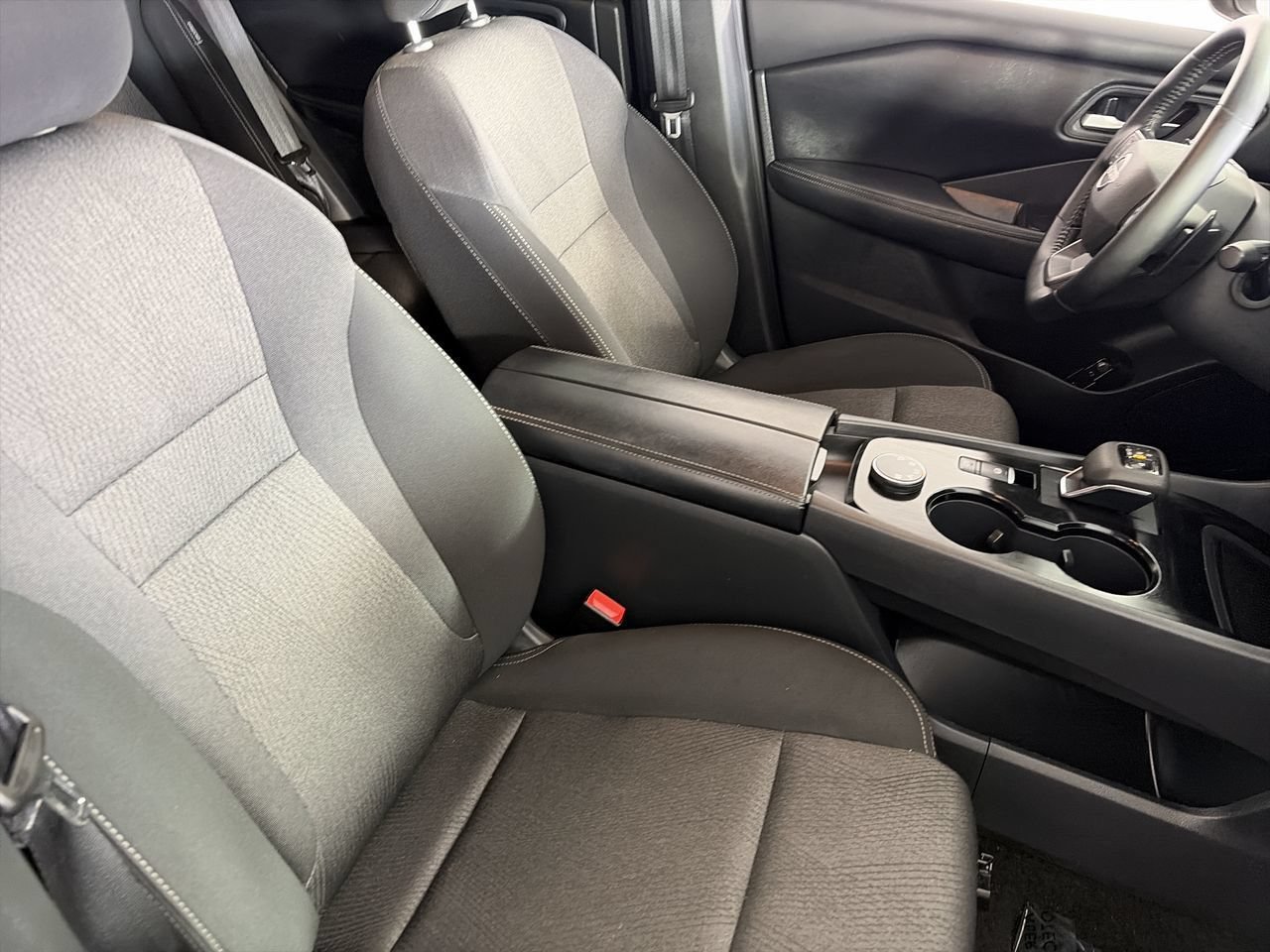Used 2025 Nissan Rogue SV AWD/4WD image 24