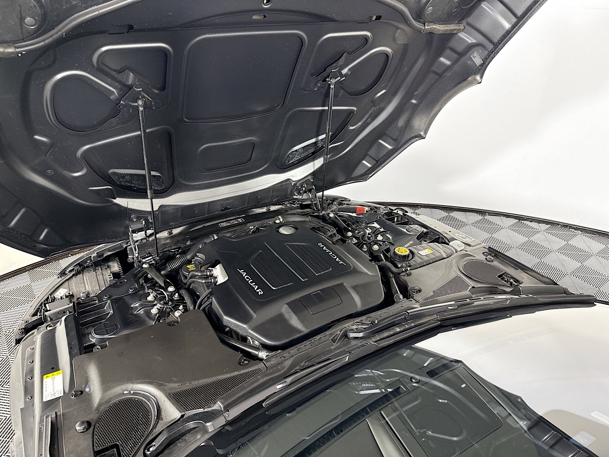 Used 2024 Jaguar F-TYPE Coupe AWD image 25