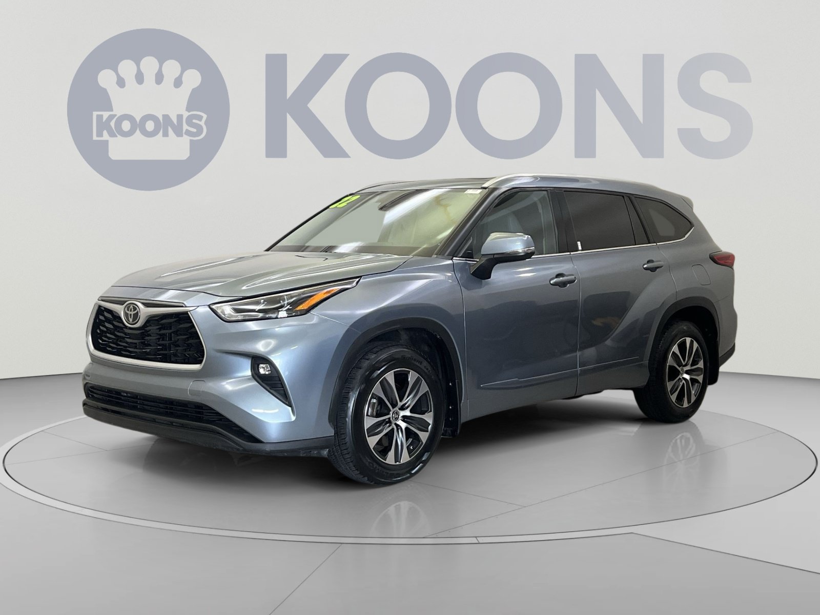 Used 2022 Toyota Highlander XLE FWD image 1