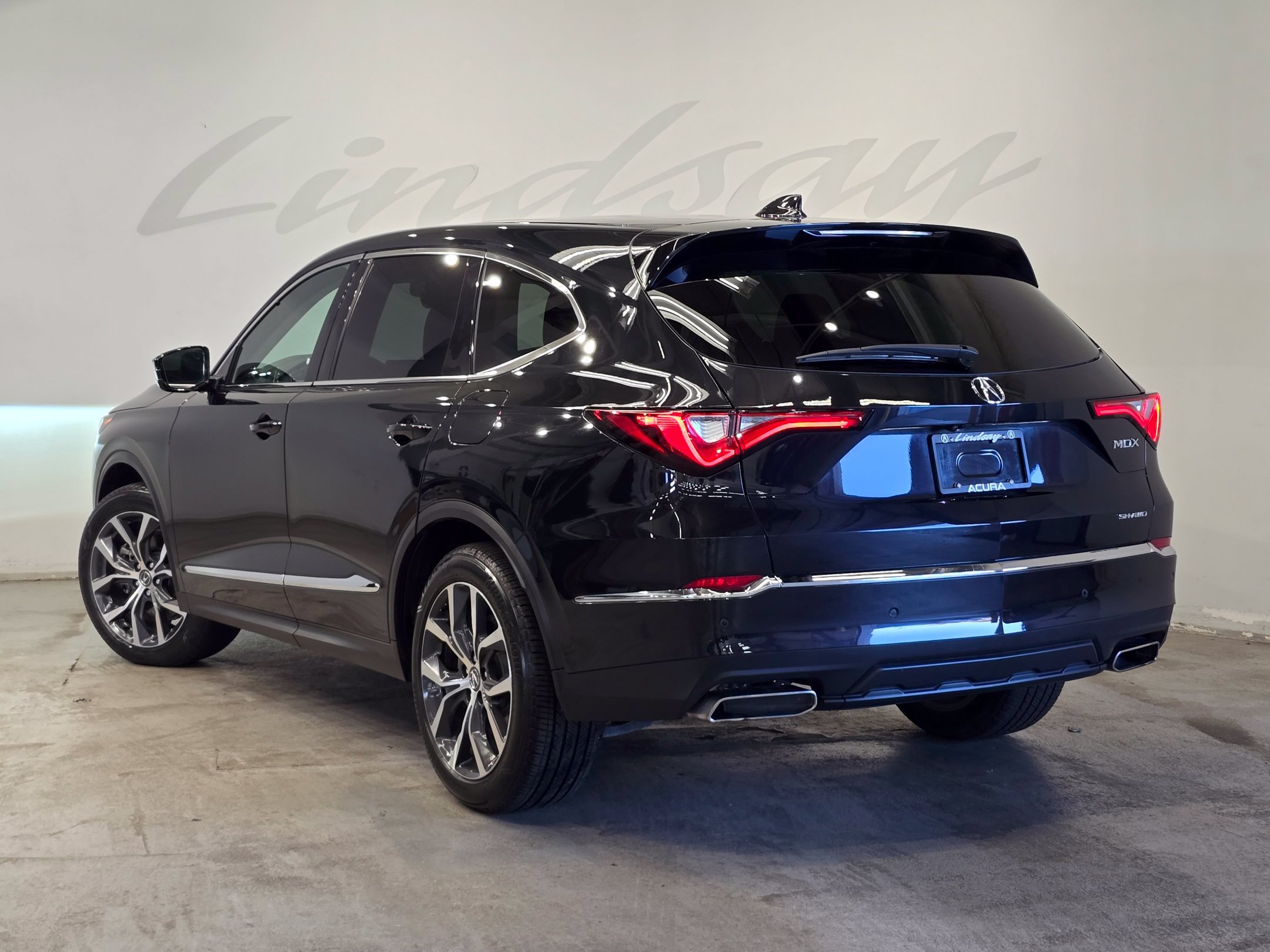Certified 2023 Acura MDX w/ Technology Package AWD/4WD image 4