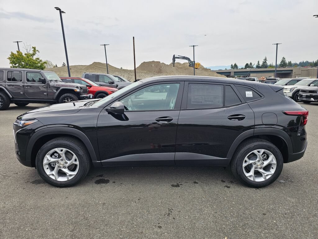 New 2026 Chevrolet Trax LS w/ LS Convenience Package FWD image 8