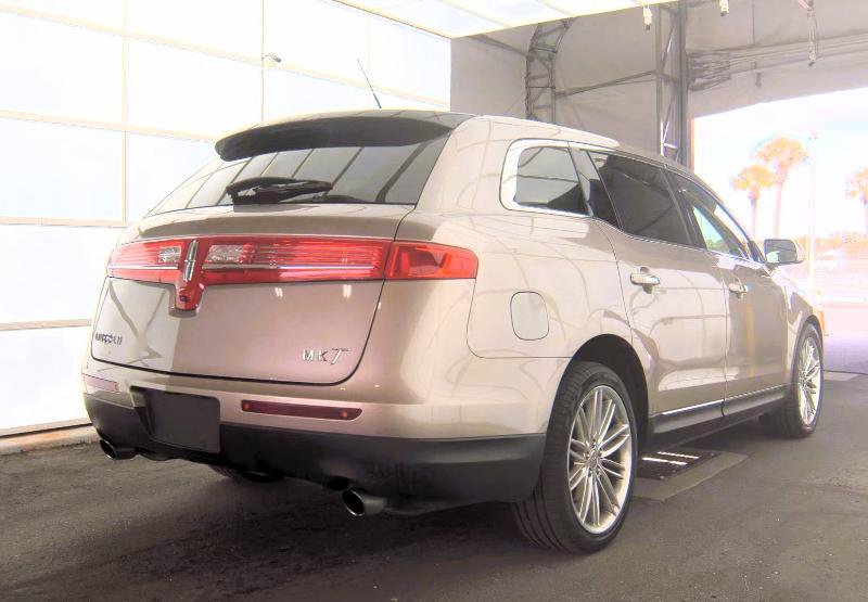 Used 2019 Lincoln MKT AWD image 4