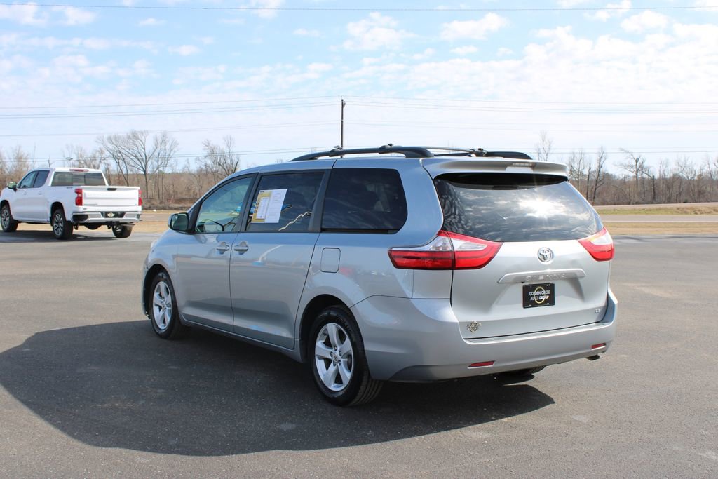 Used 2015 Toyota Sienna LE image 7