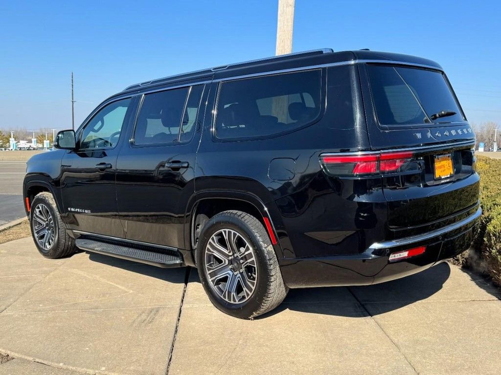 Used 2024 Jeep Wagoneer Series II w/ Flexible Seating Group image 4