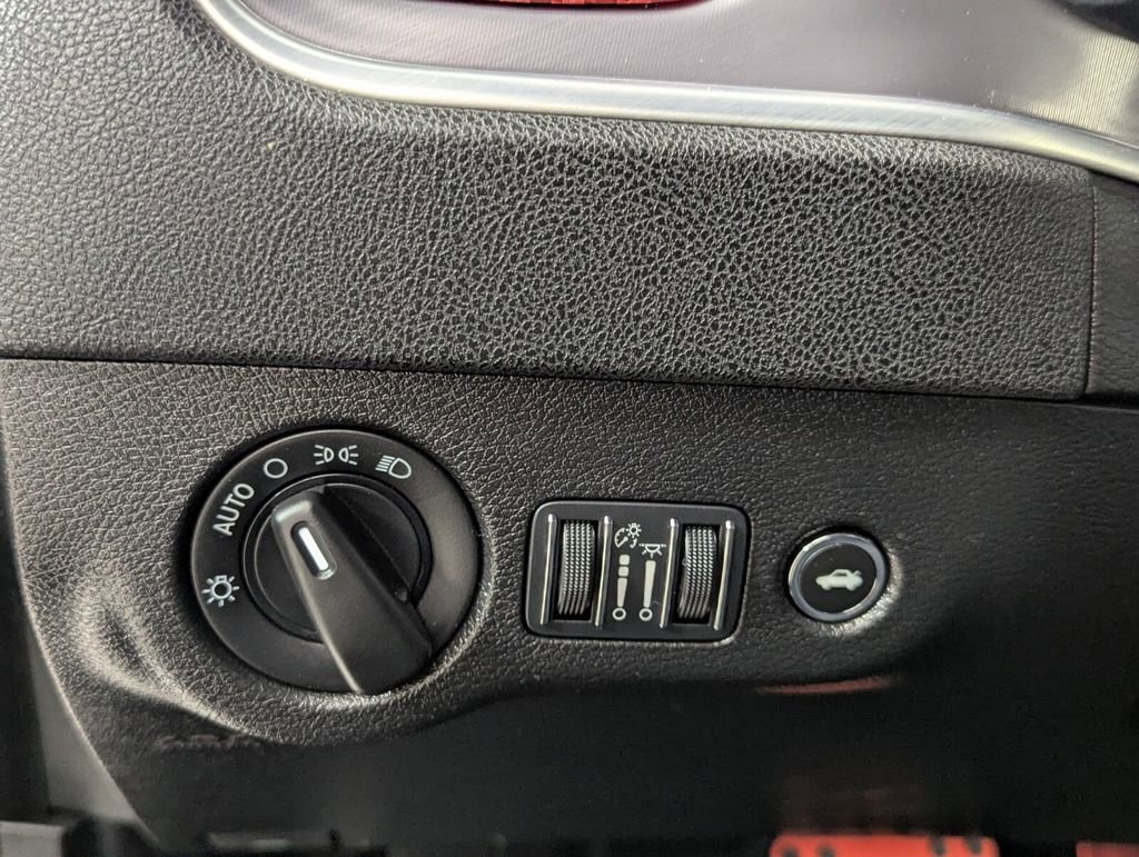 Used 2022 Dodge Charger SXT image 13