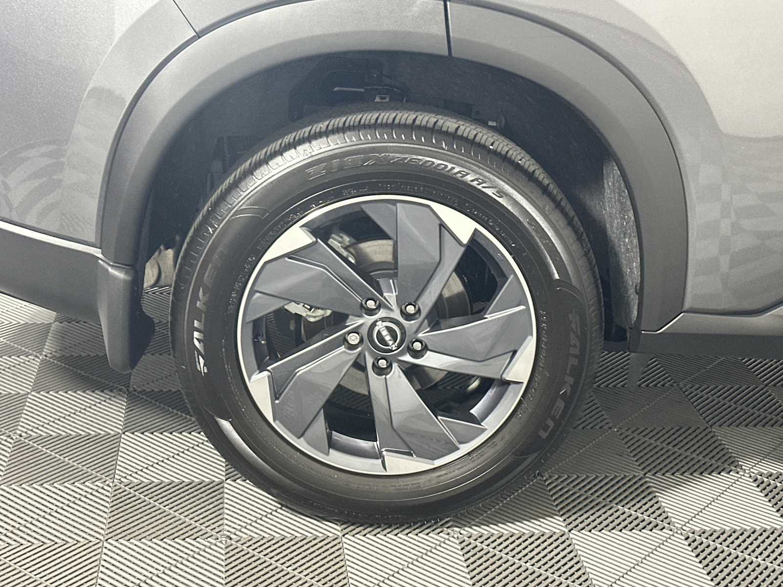 Used 2025 Nissan Rogue SV FWD image 21