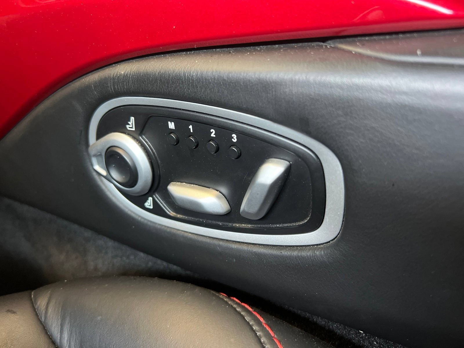 Used 2021 Aston Martin V8 Vantage Roadster RWD image 23