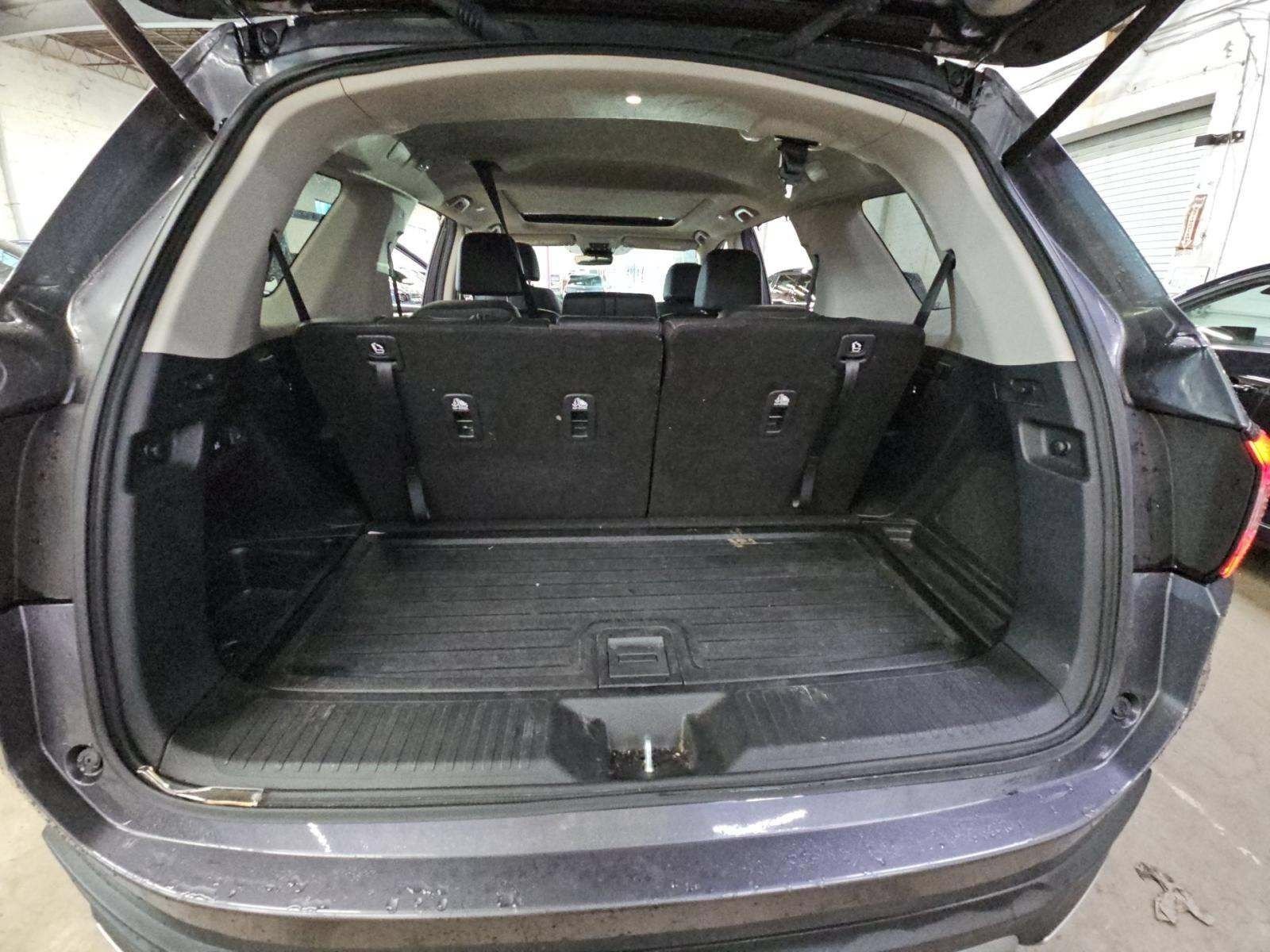 Used 2025 Honda Pilot Touring image 13