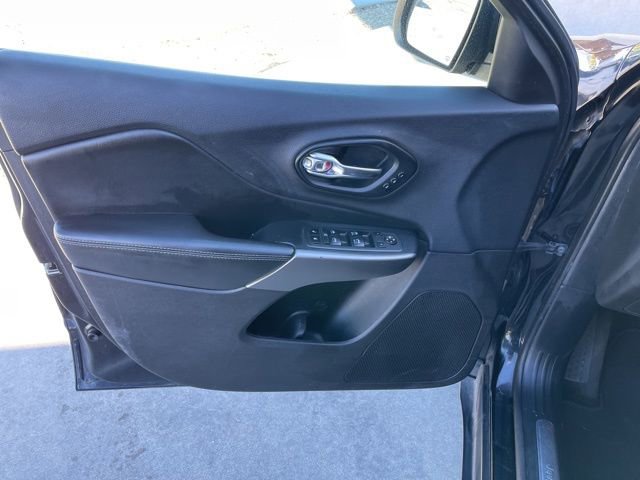 Used 2019 Jeep Cherokee Limited w/ Luxury Group image 15