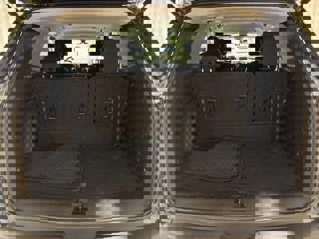 Used 2021 Chevrolet Traverse LT image 24