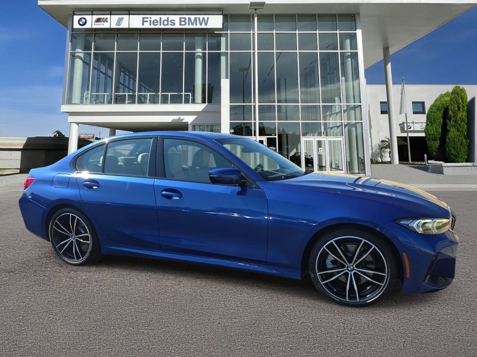 Used 2023 BMW 330i Sedan w/ M Sport Package RWD image 1