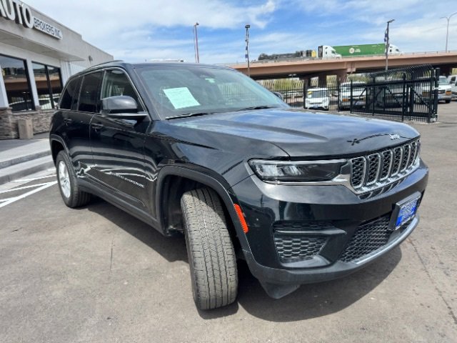 Used 2023 Jeep Grand Cherokee Laredo w/ Luxury Tech Group I image 4