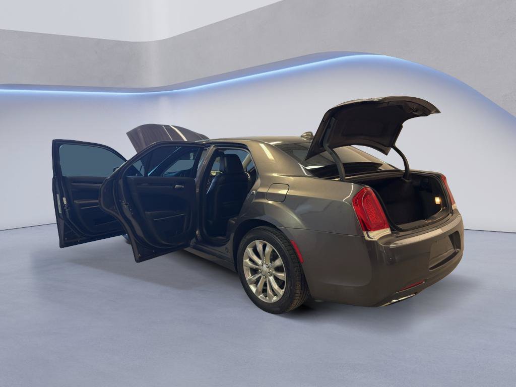Used 2017 Chrysler 300 C AWD/4WD image 12