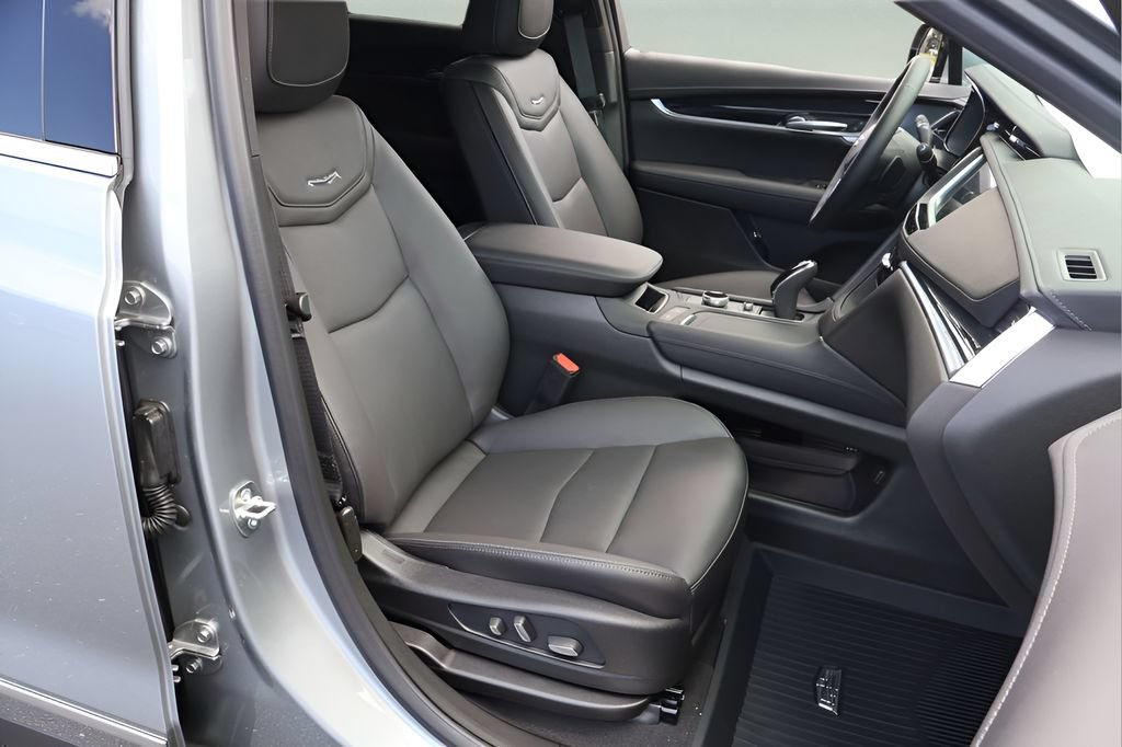 New 2026 Cadillac XT5 Premium Luxury w/ LPO, Floor Liner Package FWD image 17