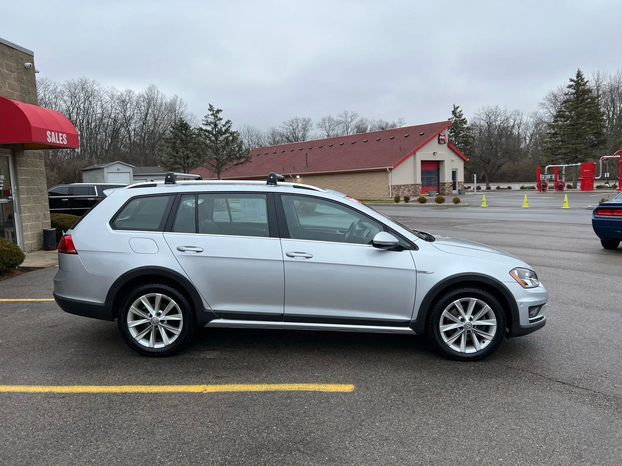 Used 2017 Volkswagen Golf Alltrack SE image 4