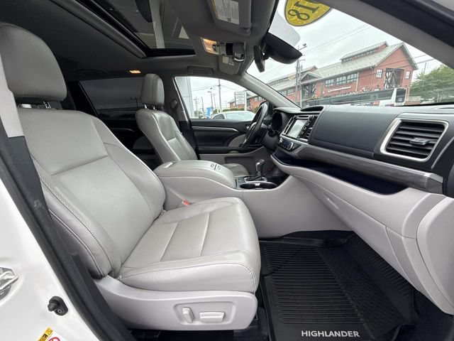 Used 2018 Toyota Highlander Limited AWD/4WD image 39