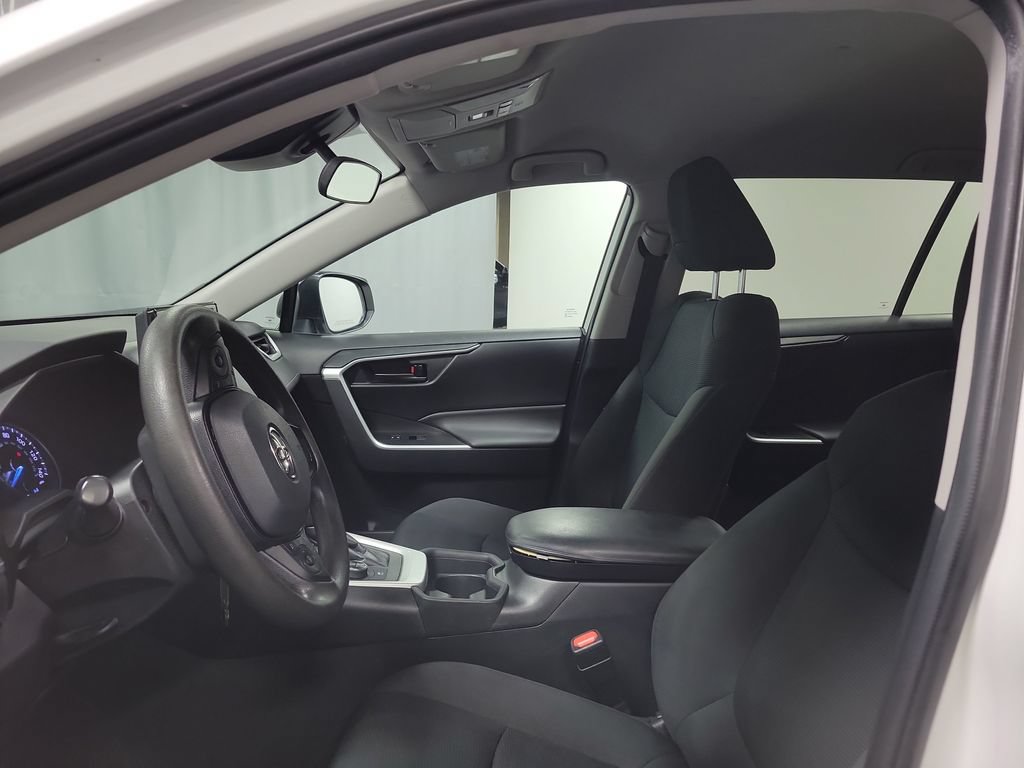 Used 2021 Toyota RAV4 LE AWD/4WD image 12