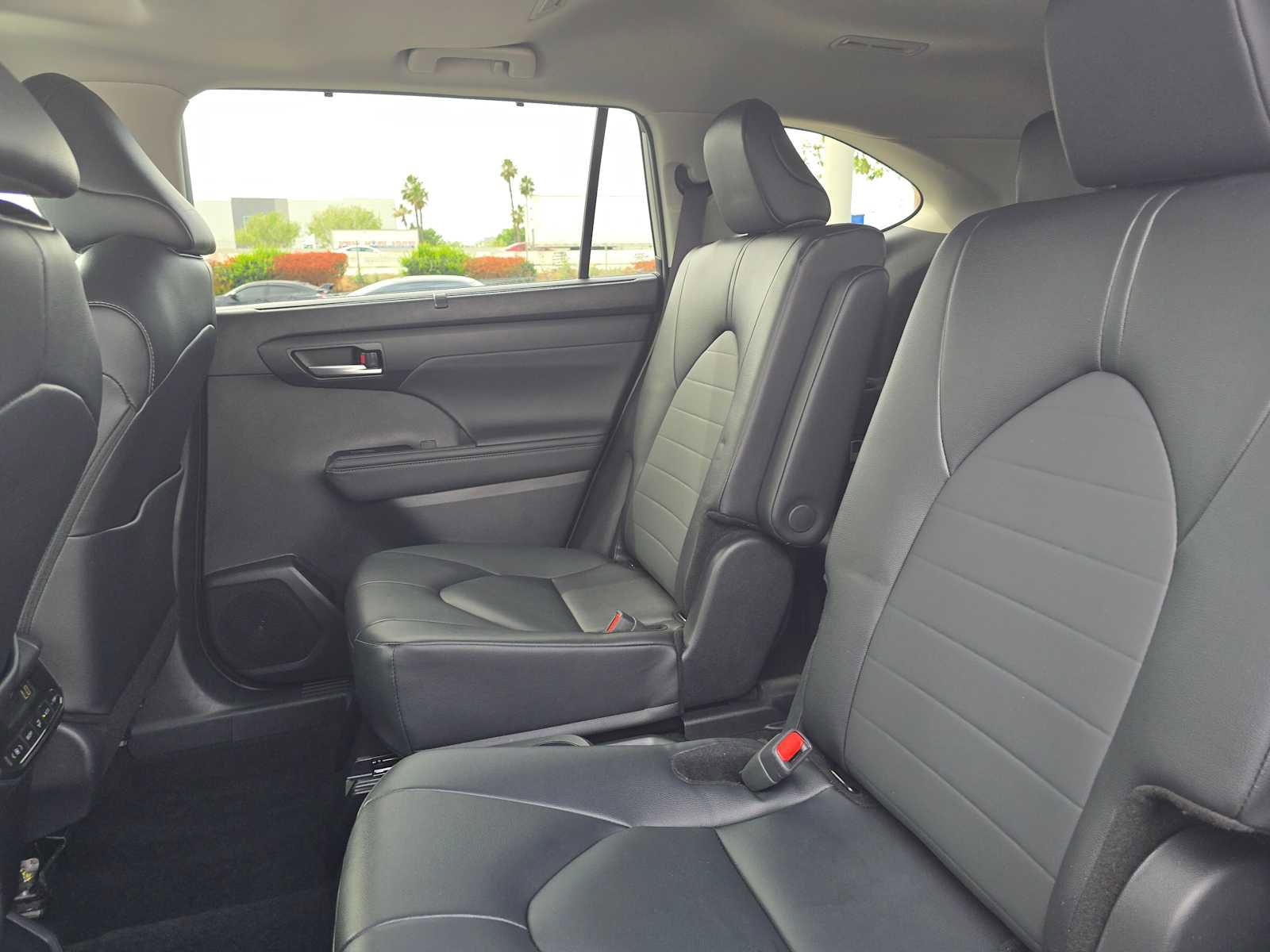 Certified 2025 Toyota Highlander XLE FWD image 19