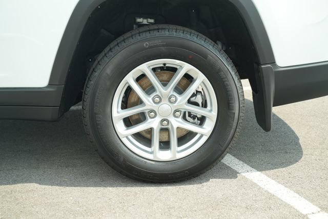 New 2026 Jeep Grand Cherokee L Laredo w/ MOPAR Finishing Package AWD/4WD image 46
