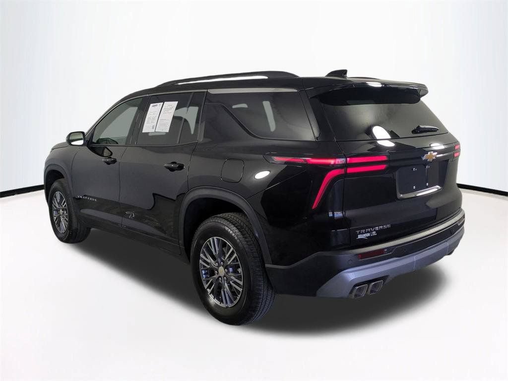Used 2026 Chevrolet Traverse LT FWD image 7