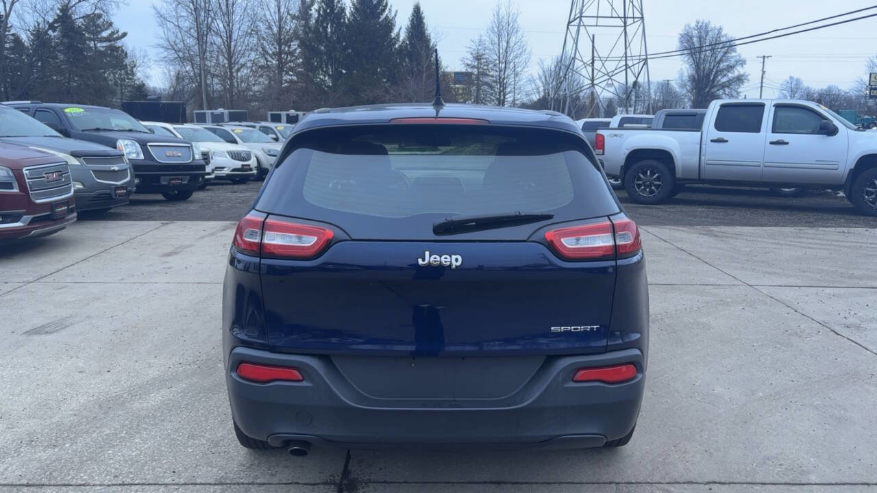 Used 2016 Jeep Cherokee Sport FWD image 4