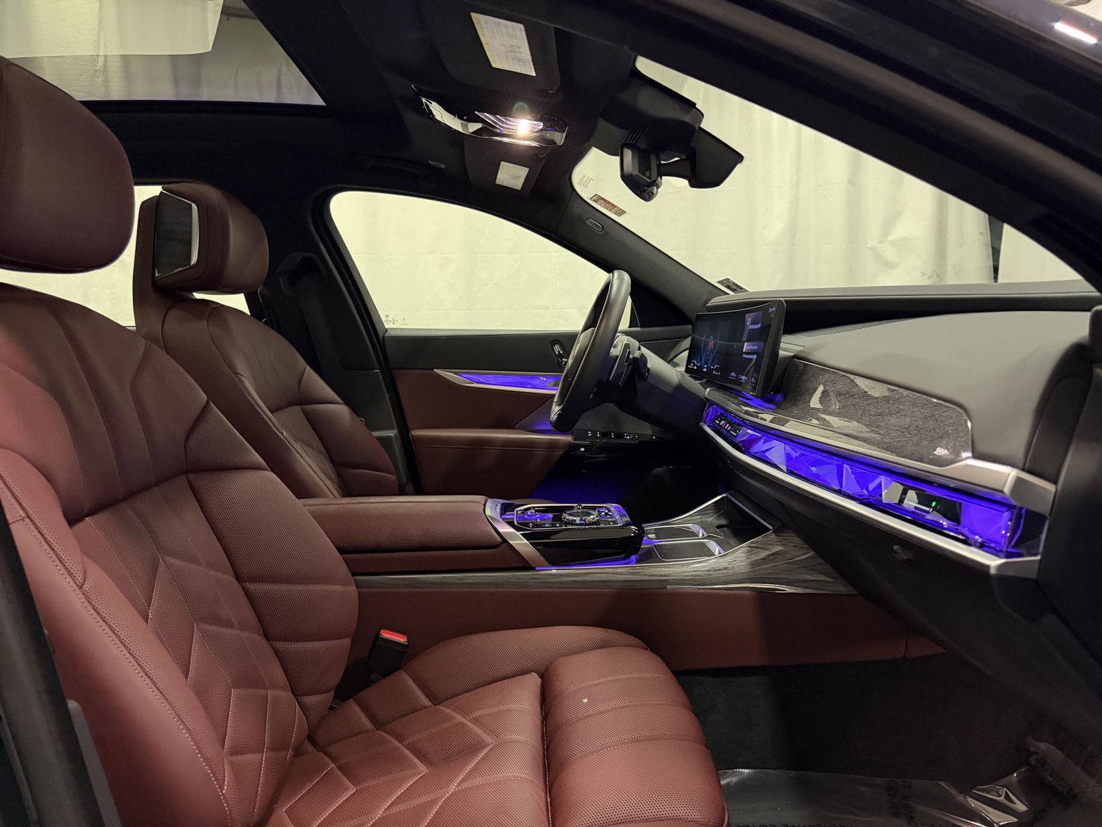 Used 2023 BMW 760i xDrive image 14