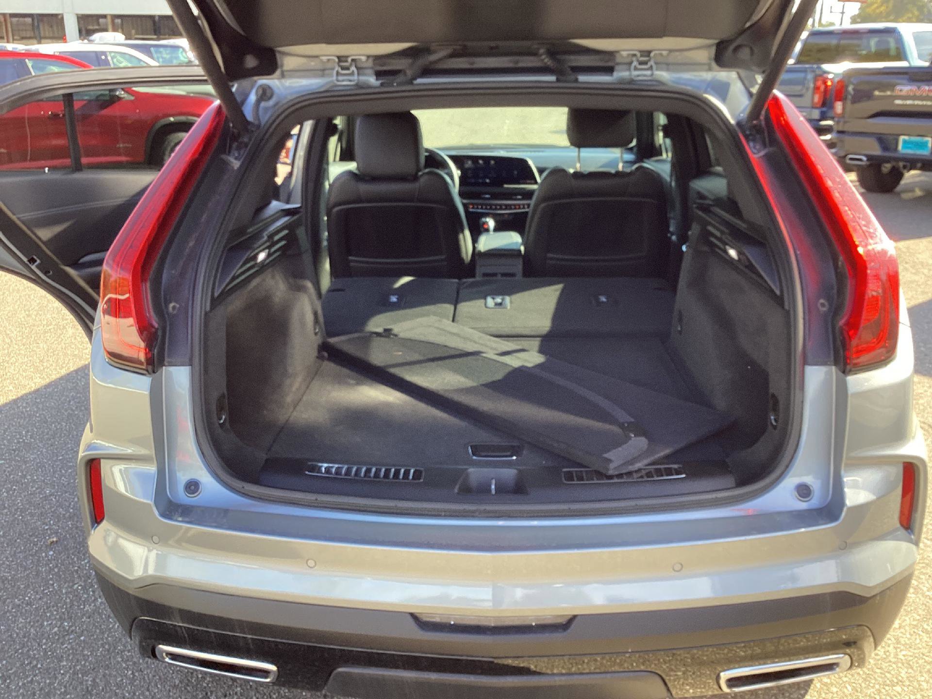 Used 2024 Cadillac XT4 Premium Luxury image 7