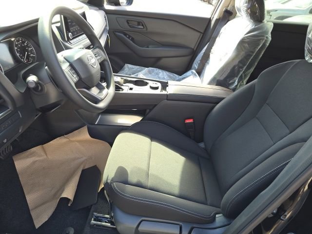 New 2026 Nissan Rogue S image 4