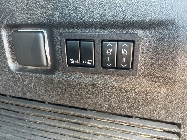 Used 2023 Chevrolet Suburban High Country w/ Advanced Technology Package AWD/4WD image 9