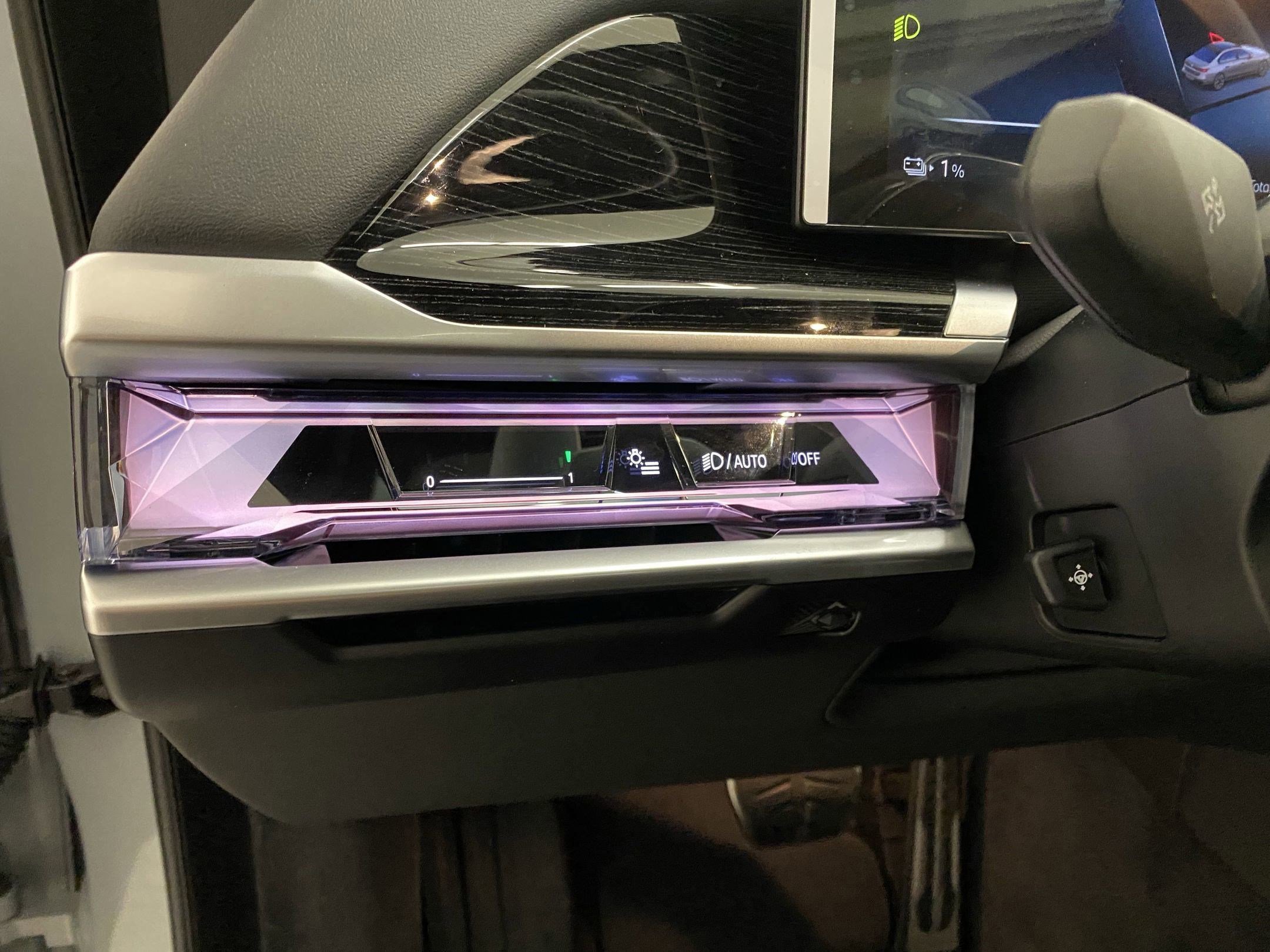 Used 2025 BMW i7 xDrive60 AWD/4WD image 19